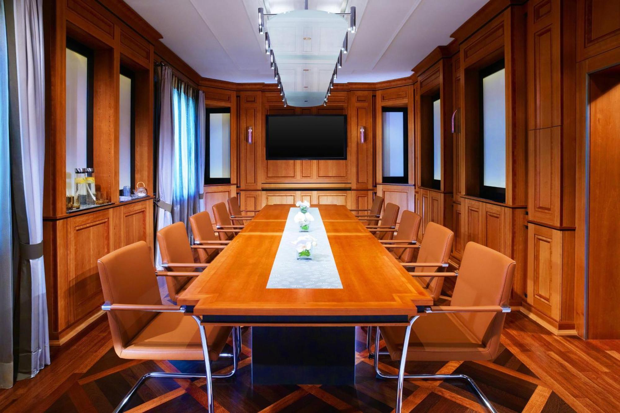 فندق ذا ويستن غراند فرانكفورت المظهر الخارجي الصورة The boardroom of the Federal Council
